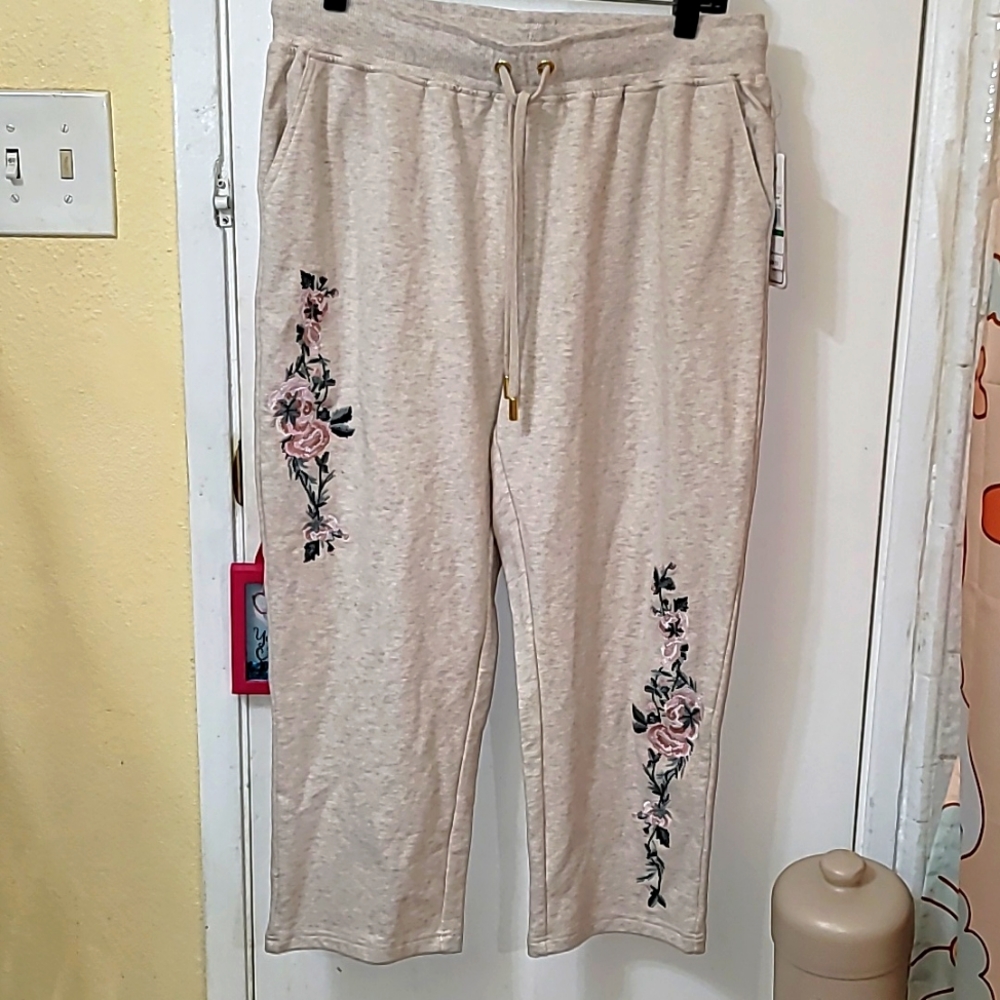 Life Worx by Gloria Vanderbilt sweat pants embroidered drawstring cropped